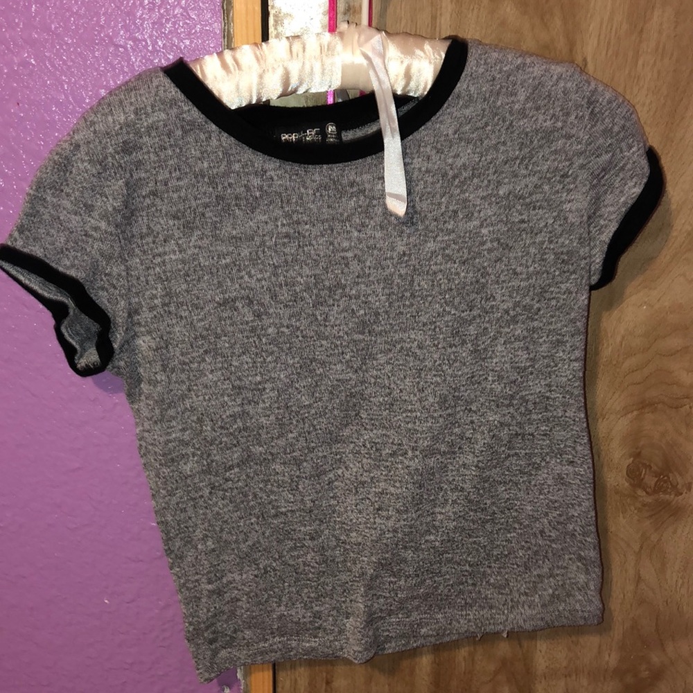 Gray short sleeve shirt